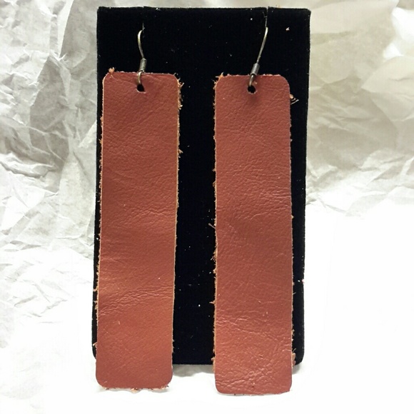 'Rust'colored rectangular leather earrings - Picture 1 of 4
